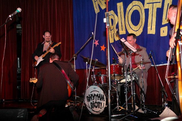 min 2007 11 24 riot 543